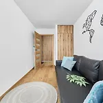 Stylish Kwiska By Renters Apartment *