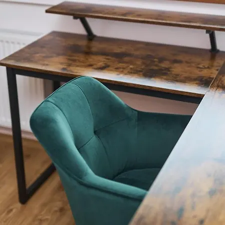 Stylish Kwiska By Renters Apartment