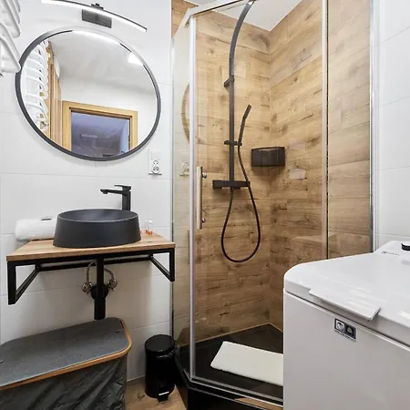 Stylish Kwiska By Renters *