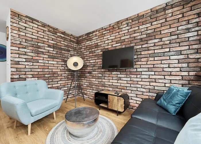 Stylish Kwiska By Renters Apartment *